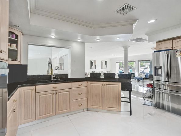 4100 Bayview Dr, Fort Lauderdale FL 33308