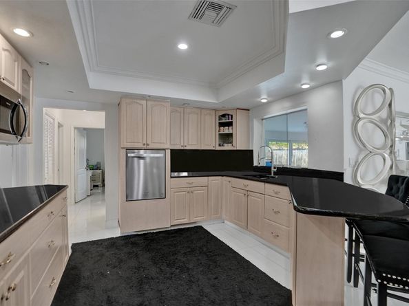 4100 Bayview Dr, Fort Lauderdale FL 33308