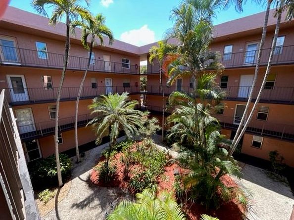 2861 Somerset Dr 312, Lauderdale Lakes FL 33311