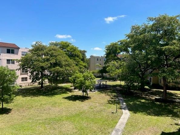2861 Somerset Dr 312, Lauderdale Lakes FL 33311