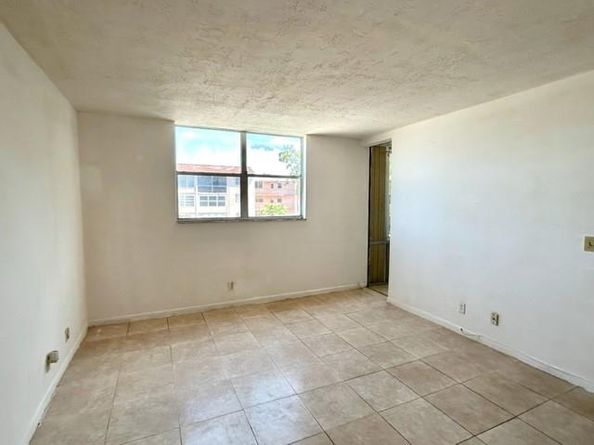 2861 Somerset Dr 312, Lauderdale Lakes FL 33311