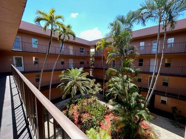 2861 Somerset Dr 312, Lauderdale Lakes FL 33311