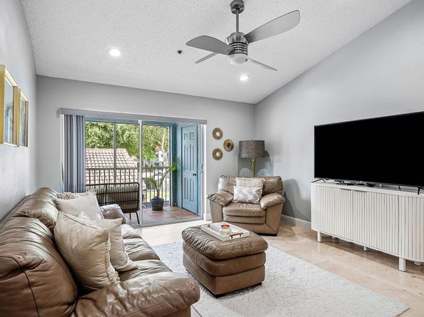 Undisclosed Address #RX-11129559, Boca Raton FL 33496