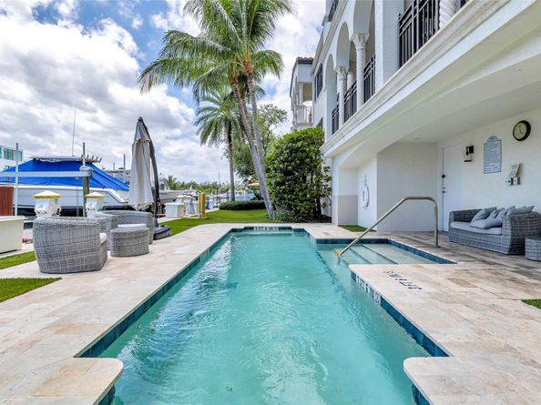1532 SE 12th St 302, Fort Lauderdale FL 33316