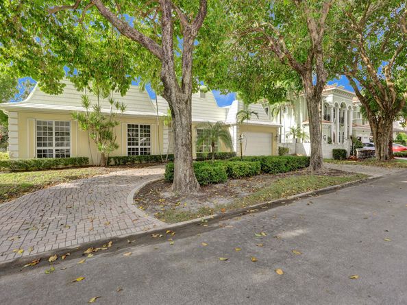 40 Compass Isle, Fort Lauderdale FL 33308