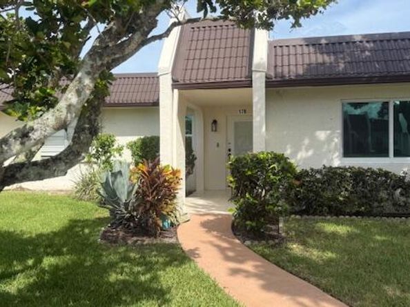 178 Lake Susan Lane, West Palm Beach FL 33411