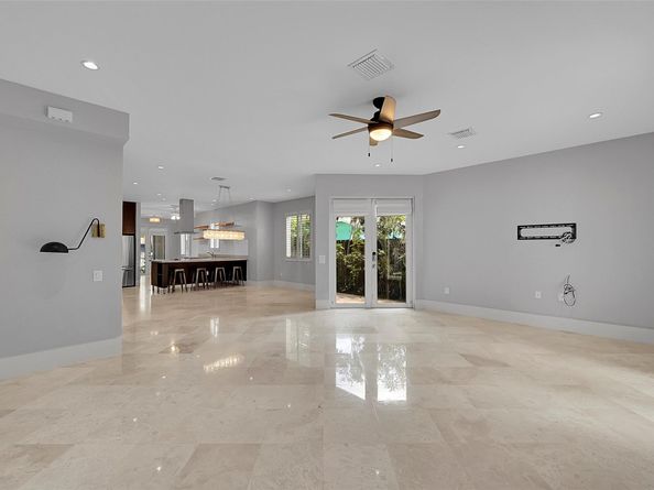 704 SW 16th St, Fort Lauderdale FL 33315