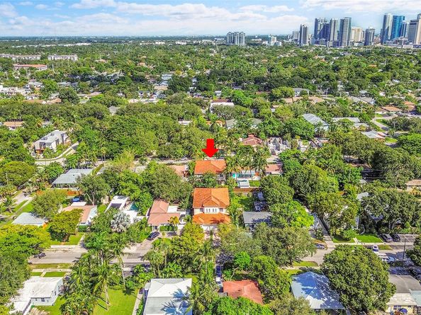 704 SW 16th St, Fort Lauderdale FL 33315