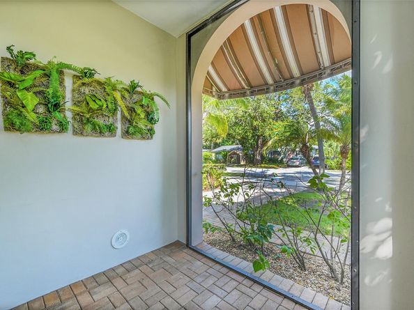 704 SW 16th St, Fort Lauderdale FL 33315