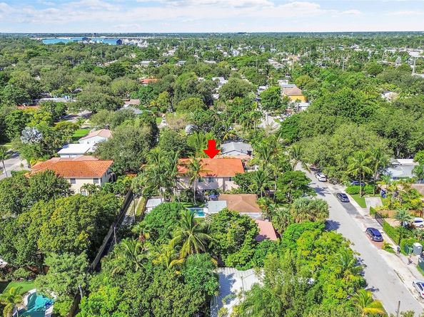 704 SW 16th St, Fort Lauderdale FL 33315