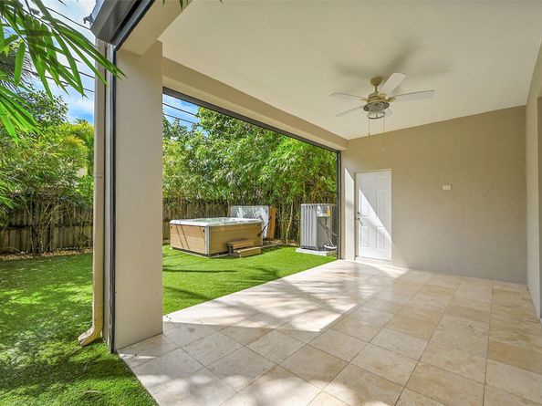 704 SW 16th St, Fort Lauderdale FL 33315