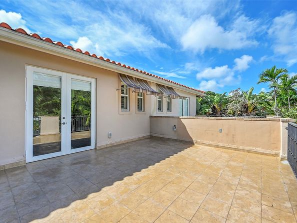 704 SW 16th St, Fort Lauderdale FL 33315