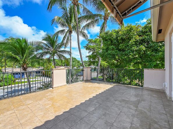 704 SW 16th St, Fort Lauderdale FL 33315