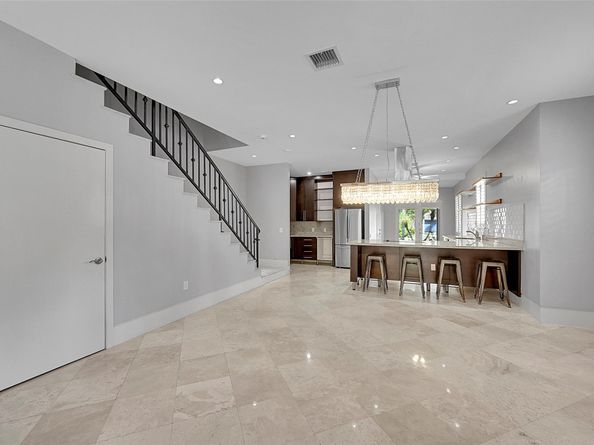 704 SW 16th St, Fort Lauderdale FL 33315