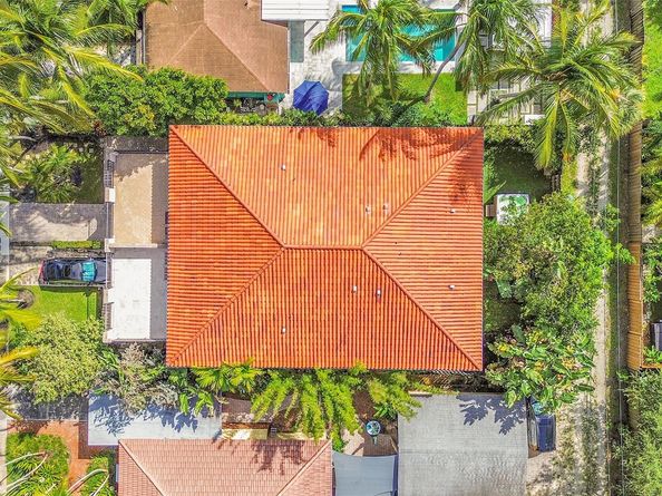 704 SW 16th St, Fort Lauderdale FL 33315