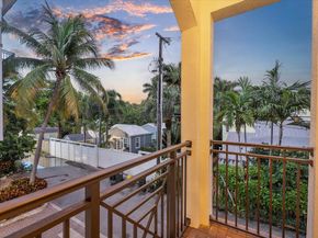 285 SE 6th Avenue J, Delray Beach FL 33483