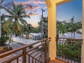 285 SE 6th Avenue J, Delray Beach FL 33483