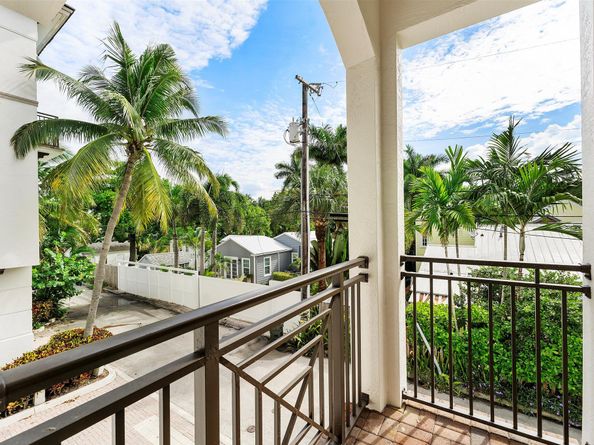 285 SE 6th Avenue J, Delray Beach FL 33483