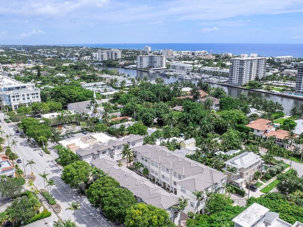 285 SE 6th Avenue J, Delray Beach FL 33483