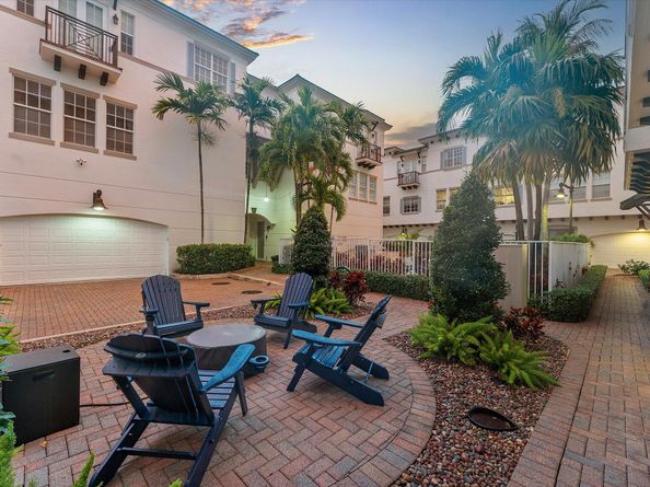 285 SE 6th Avenue J, Delray Beach FL 33483