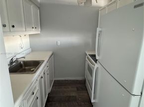 815 SW 10th Terrace 15V, Hallandale Beach FL 33009