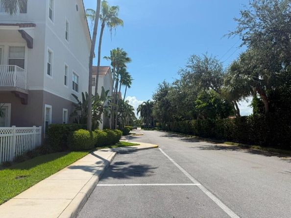 115 Ocean Cay Way 16, Hypoluxo FL 33462