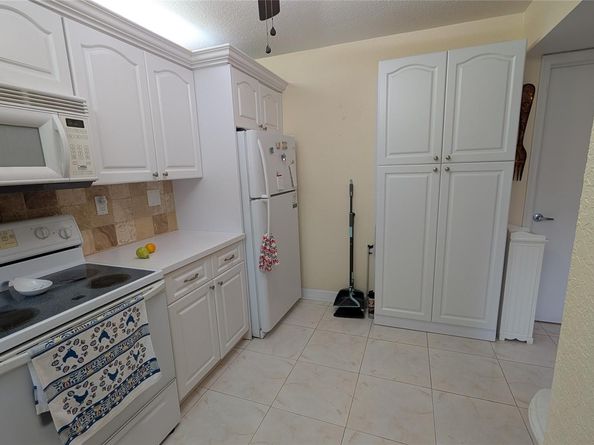 9300 N Hollybrook Lake Dr 106, Pembroke Pines FL 33025