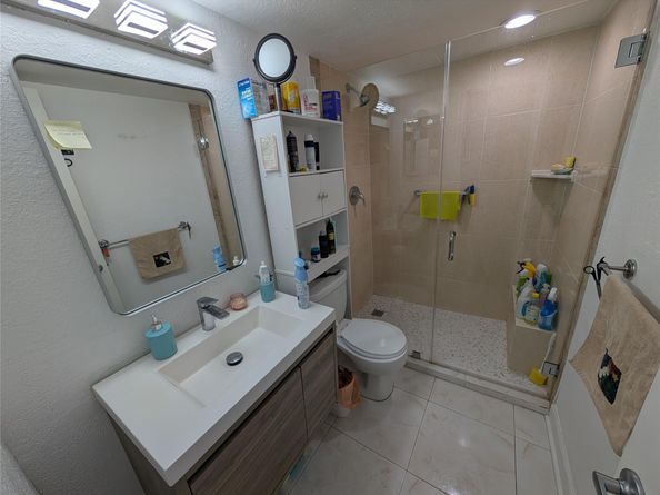 9300 N Hollybrook Lake Dr 106, Pembroke Pines FL 33025