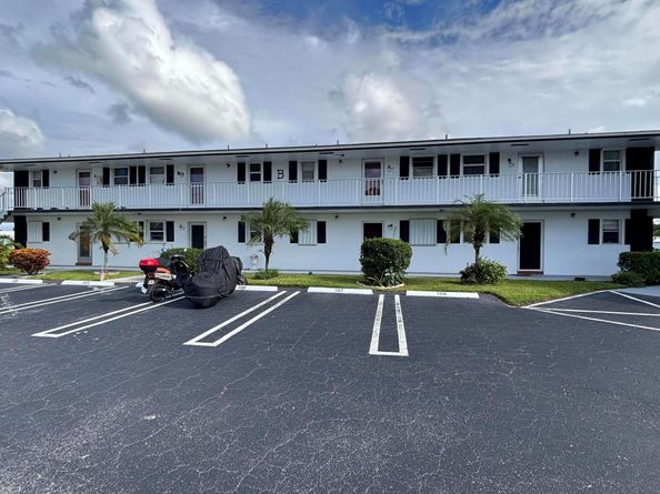 1112 Lake Terrace 207, Boynton Beach FL 33426