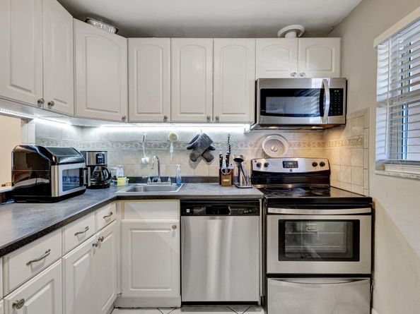 12012 Greenway Circle S 205, Royal Palm Beach FL 33411