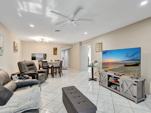 12012 Greenway Circle S 205, Royal Palm Beach FL 33411