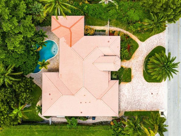 589 N Country Club Drive, Atlantis FL 33462