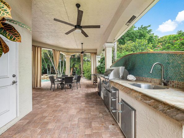 589 N Country Club Drive, Atlantis FL 33462