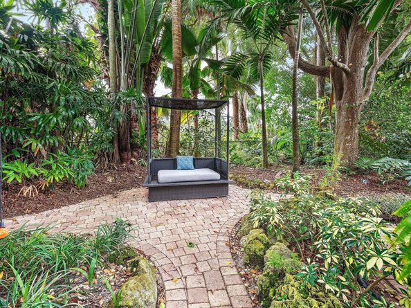 589 N Country Club Drive, Atlantis FL 33462