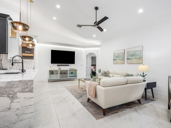 589 N Country Club Drive, Atlantis FL 33462