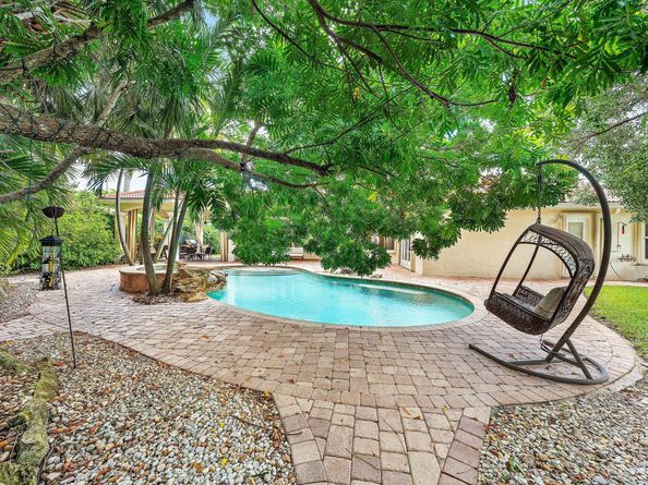 589 N Country Club Drive, Atlantis FL 33462