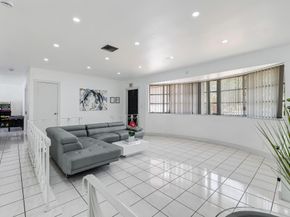 5400 W Park Rd, Hollywood FL 33021