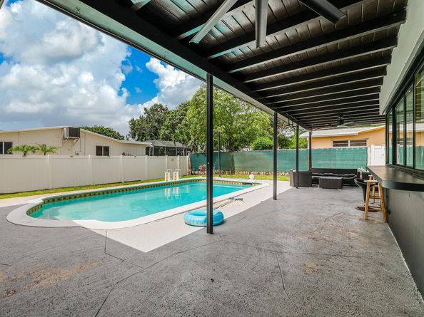 5400 W Park Rd, Hollywood FL 33021