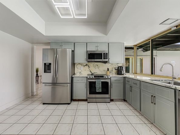 5400 W Park Rd, Hollywood FL 33021