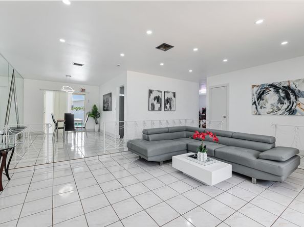 5400 W Park Rd, Hollywood FL 33021