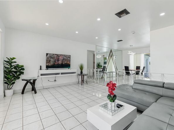 5400 W Park Rd, Hollywood FL 33021