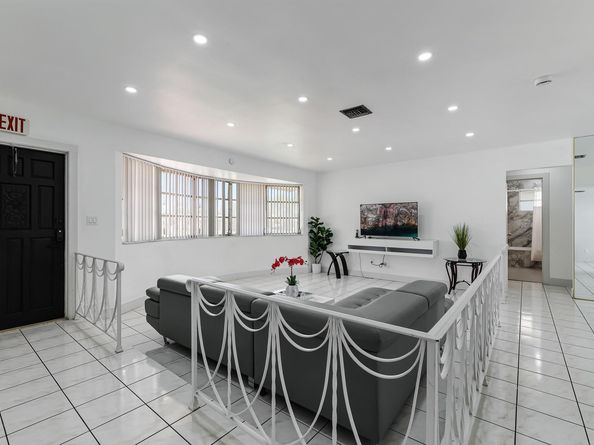 5400 W Park Rd, Hollywood FL 33021