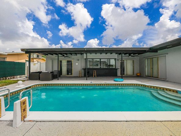 5400 W Park Rd, Hollywood FL 33021