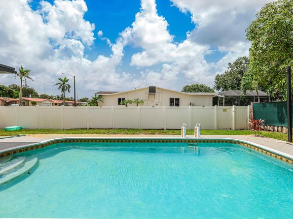 5400 W Park Rd, Hollywood FL 33021