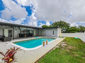 5400 W Park Rd, Hollywood FL 33021