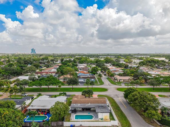 5400 W Park Rd, Hollywood FL 33021