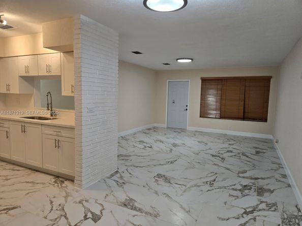 6751 Meade Street, Hollywood FL 33024