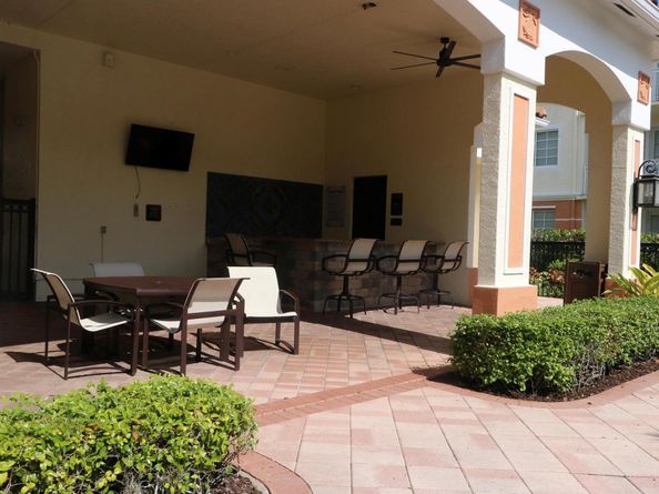 9825 Baywinds Drive 1208, West Palm Beach FL 33411