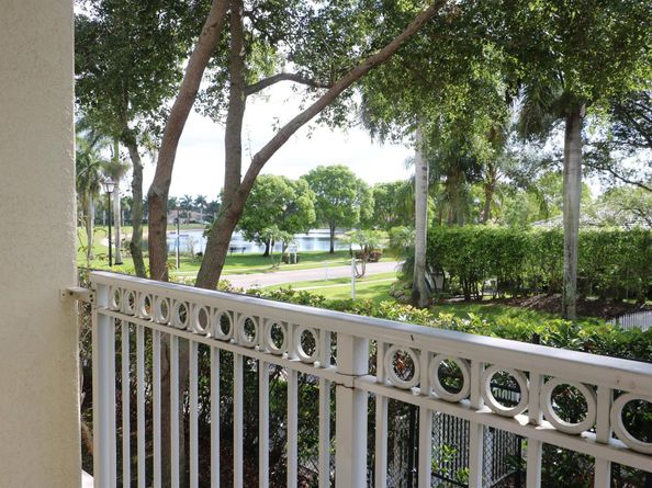9825 Baywinds Drive 1208, West Palm Beach FL 33411