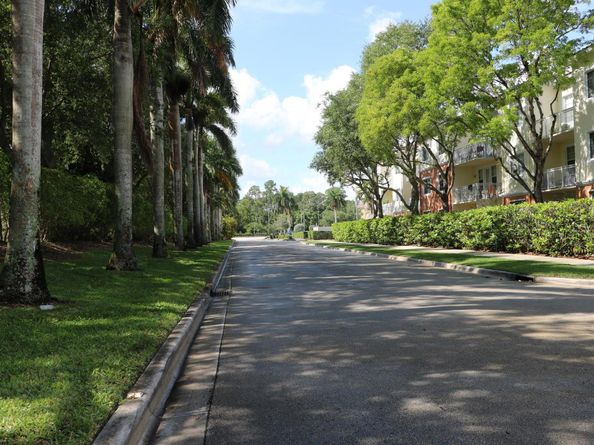9825 Baywinds Drive 1208, West Palm Beach FL 33411
